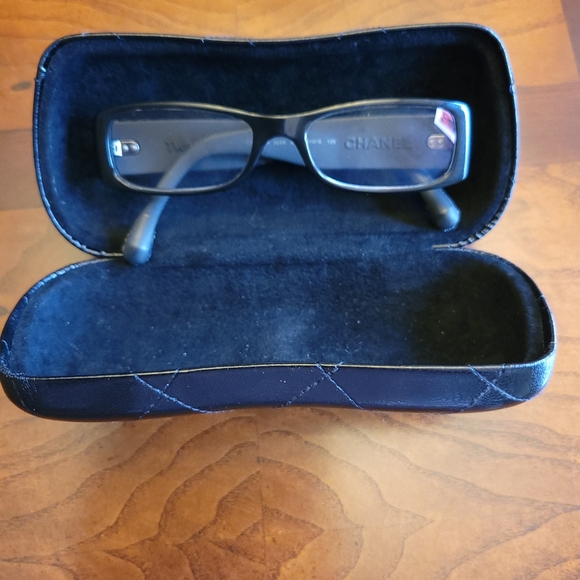 CHANEL GLASSES WITH CASE - Picture 3 of 8